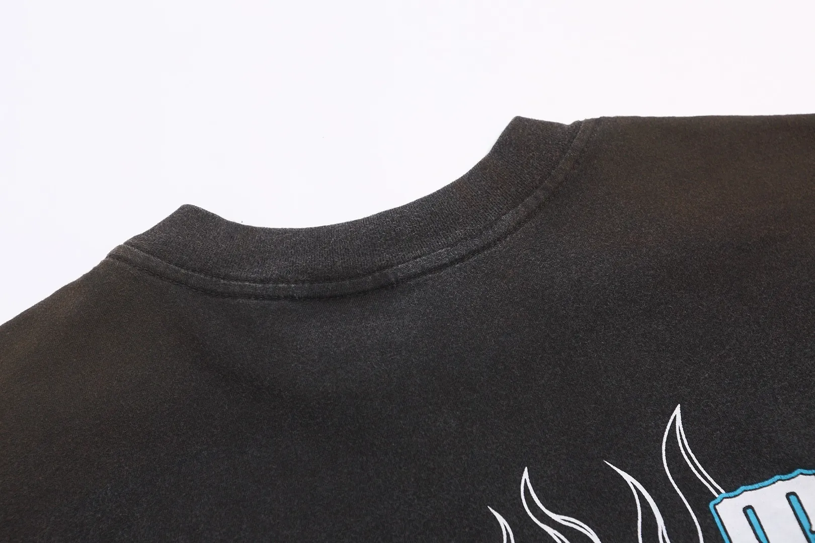 SAINT Michael heavy distressed washed retro flame dice printed loose round neck pullover long-sleeved T-shirt Fabric: 260g Style number: SM662 Size: S-M-L-XL Color: washed black Price: P156